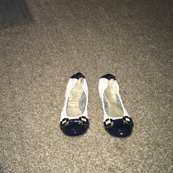 White and black ballet flats - Picture 1 of 3